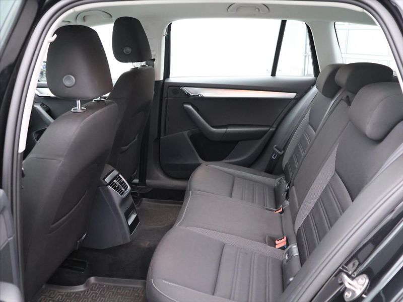 Škoda Octavia 1,5 TSI 110kW Ambition DSG CZ - fotka 13 z 28