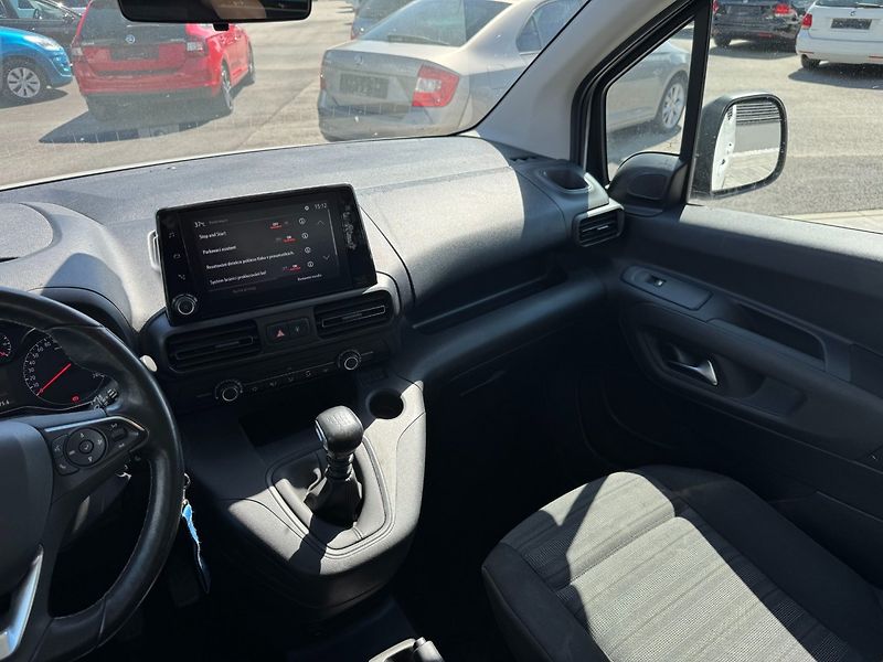 Opel Combo (2021) 1,2i 81 KW 7Míst L2 - fotka 14 z 30