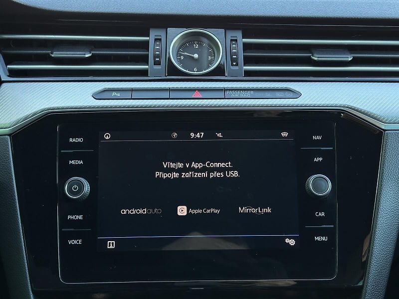Volkswagen Passat 2.0TDi 4Motion DSG R-Line KAME - fotka 30 z 45
