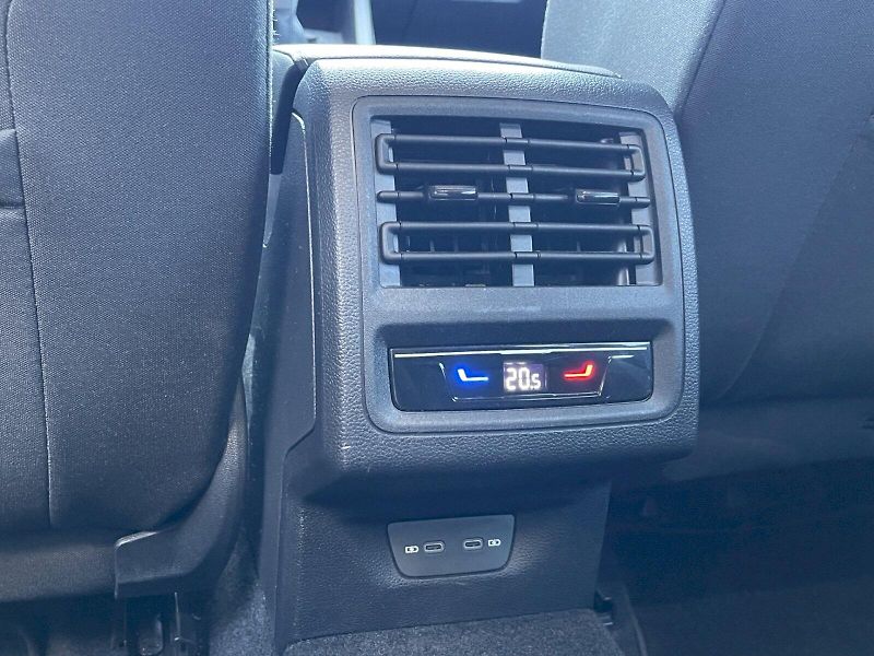 Volkswagen Golf Variant (2024) 1,5 eTSI 85 kW Life - fotka 25 z 34