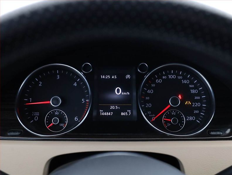 Volkswagen CC (2015) R-line 2.0 TDI, Serv.kniha - fotka 9 z 18