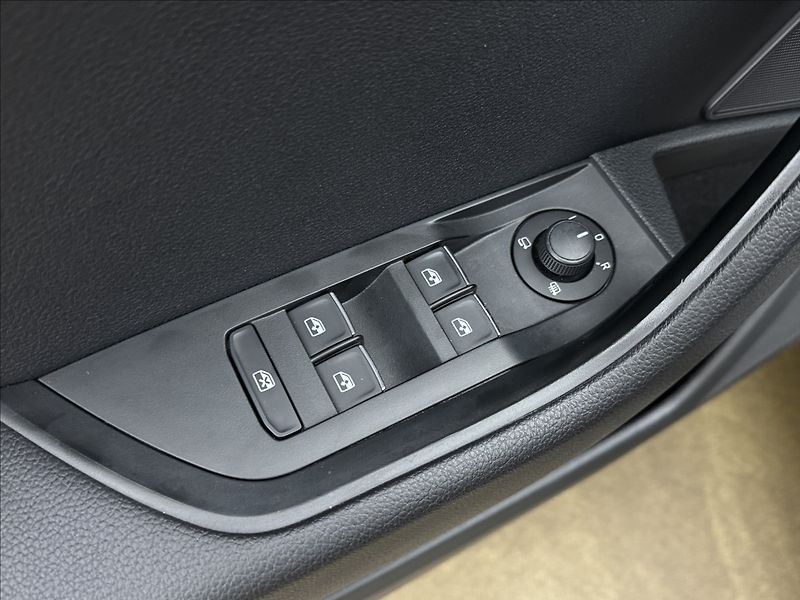 Škoda Superb 2,0 DSG STYLE+ CANTON DPH ČR - fotka 29 z 38