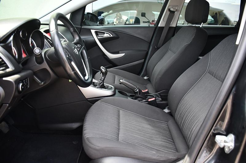Opel Astra 1.7CDTi SPORTS TOURER - fotka 13 z 31