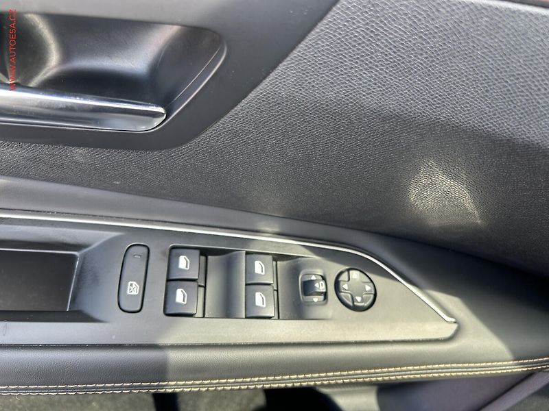 Peugeot 3008 (2018) 1.2 PT, GT Line - fotka 11 z 19