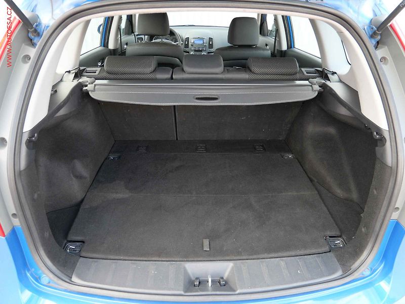 Hyundai i30 (2010) 1.4i, 1.maj,ČR, AC, park - fotka 7 z 15