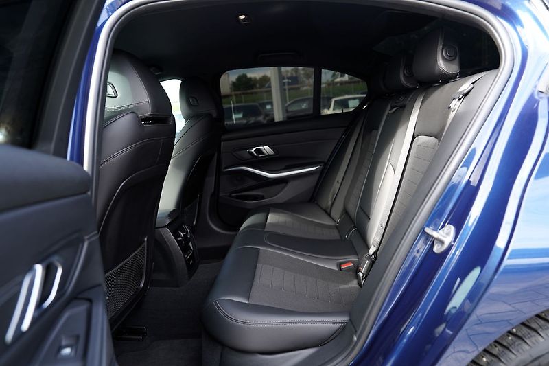 BMW Řada 3 320d xDrive/Lasery/kůže/1.maj. - fotka 28 z 40