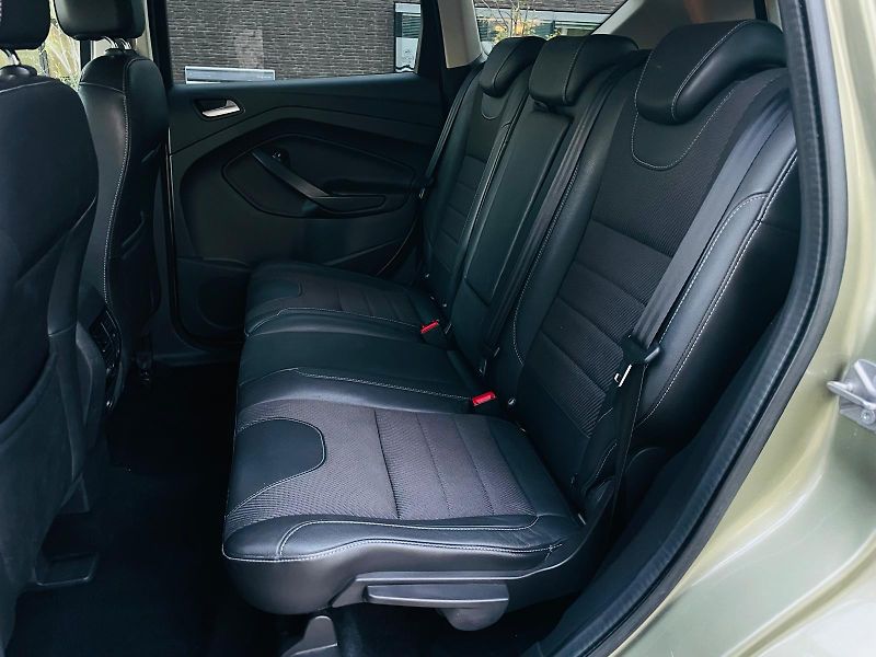 Ford Kuga 2.0TDCi 4x4 MAN TAŽNÉ 1MAJITEL - fotka 34 z 47
