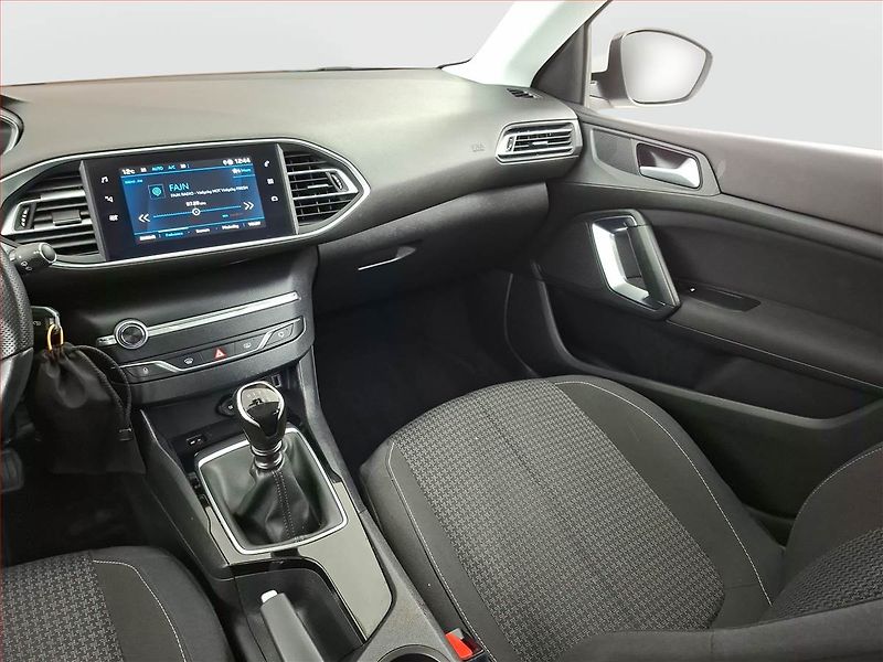 Peugeot 308 (2021) 1.5 BlueHDi, Tempomat - fotka 8 z 19