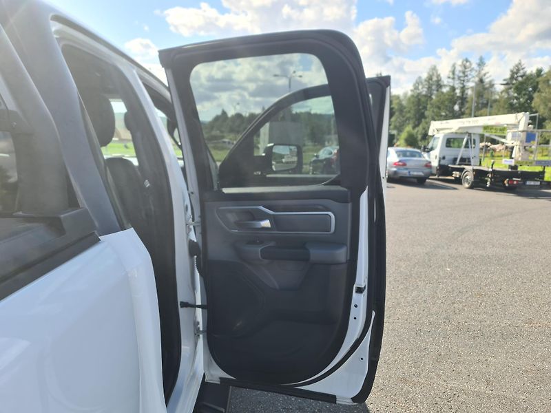 Dodge RAM 1500 (2022) 5.7 HEMI 4x4 BIGHORN LPG - fotka 19 z 67