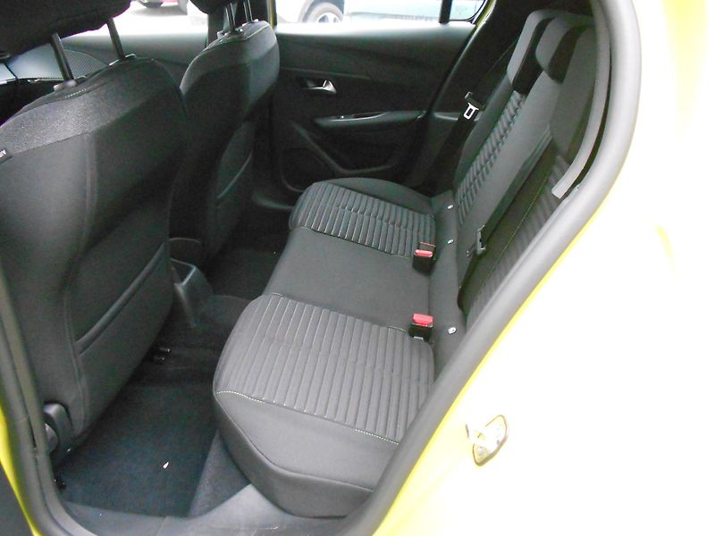 Peugeot 208  STYLE Turbo 100 MAN6  - fotka 7 z 11