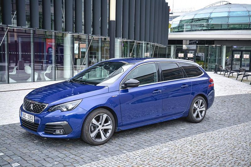 Peugeot 308 (2020) GT NAVI1.5 BlueHDi ČR 1MAJITEL - fotka 22 z 33