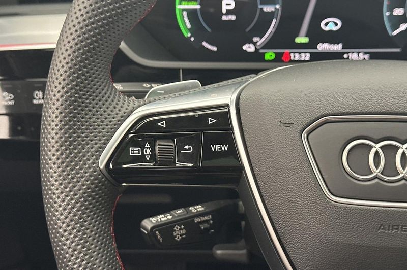 Audi SQ8 e-tron quattro Tažné Pano 360k - fotka 10 z 34