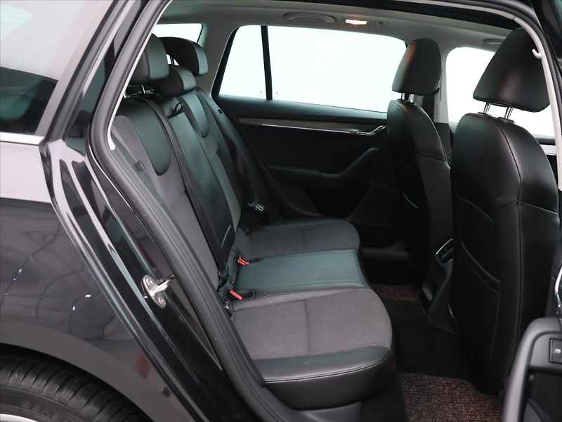Škoda Octavia 2,0 TDI 110kW DSG Style LED - fotka 14 z 26