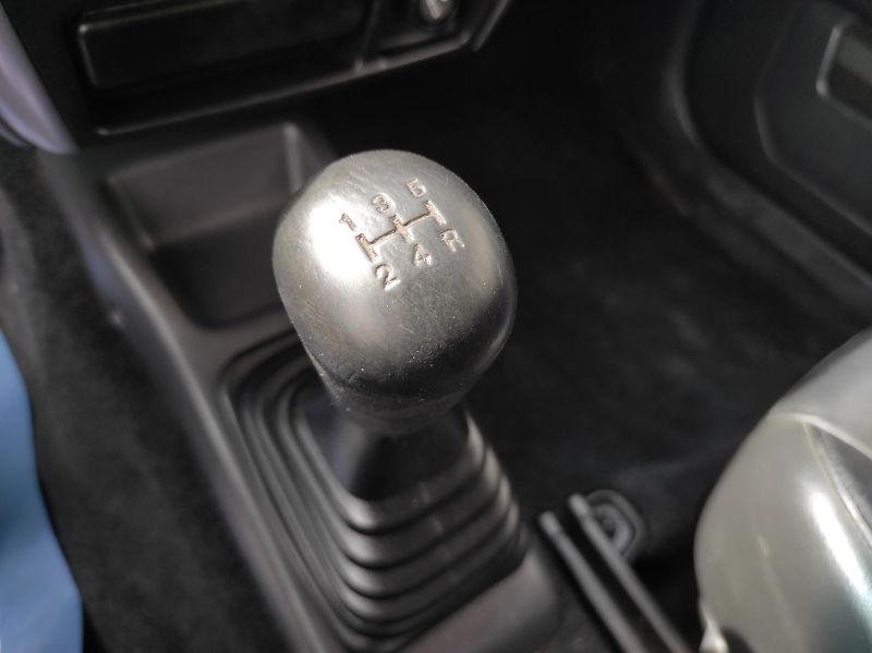 Suzuki Jimny 1,3i 62kW, 4x4, Tažné - fotka 19 z 32