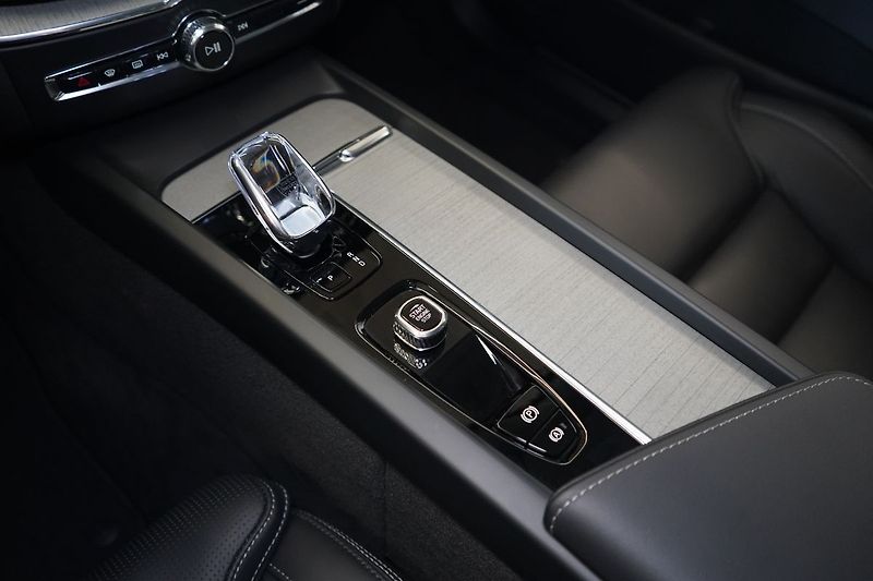 Volvo XC60 B5 AWD Plus Dark, Ventilace - fotka 40 z 46