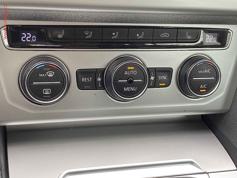 Volkswagen Passat (2015) 2.0 TDi, AC, TZ, park.čidla - fotka 14 z 18