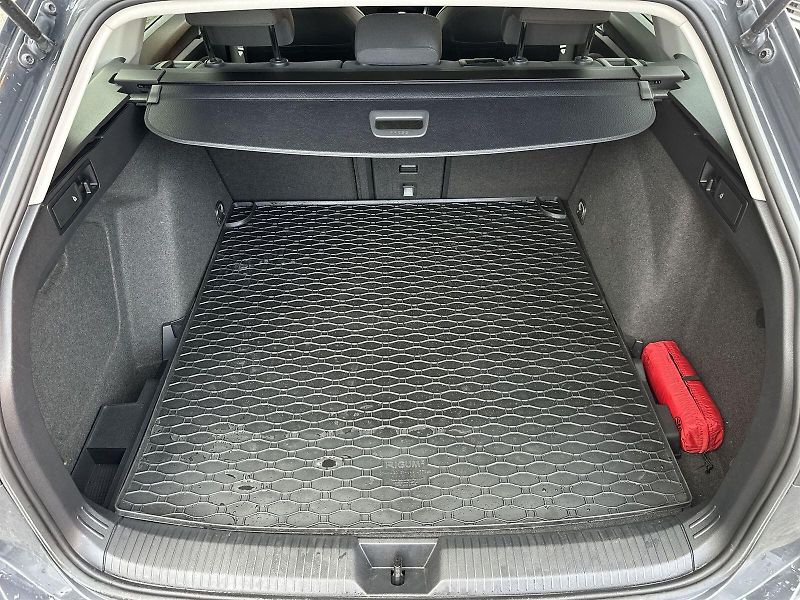 Volkswagen Golf Variant (2022) 1.0 TSI Life - fotka 25 z 30