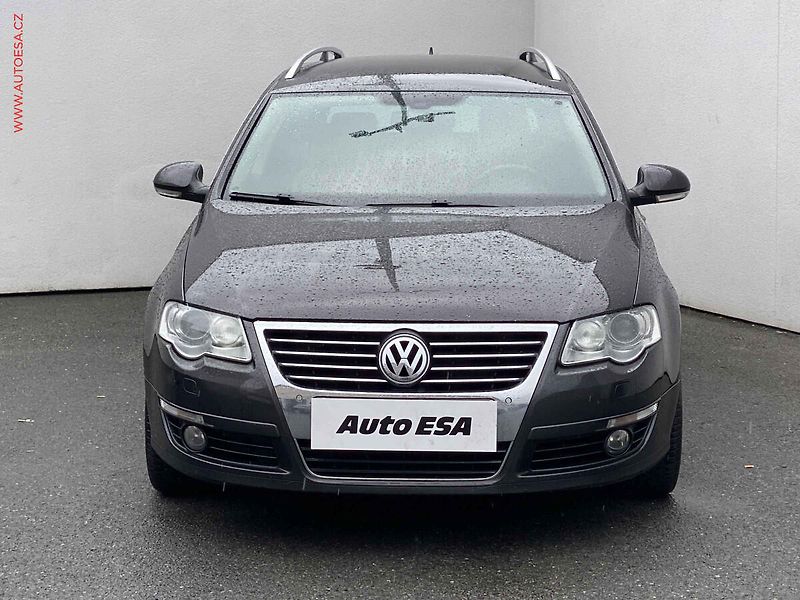 Volkswagen Passat (2009) 2.0 TDI, Highline, DSG - fotka 2 z 17