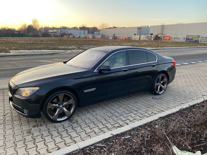 BMW Řada 7 (2009) - fotka 35 z 47