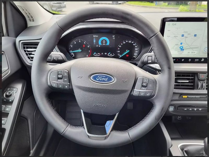 Ford Focus Kombi 1,0 Ecoboost Titanium - fotka 6 z 12