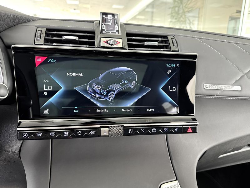 DS Automobiles DS7 Crossback 1,6 E-TENSE 300*AT8*4x4*RIVOLI - fotka 25 z 47