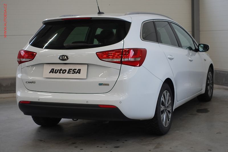 Kia Ceed (2016) 1.6CRDi, Navi, AC - fotka 4 z 23