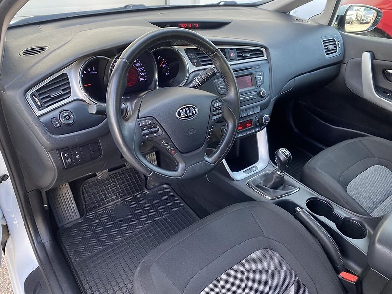 Kia Ceed 1,6 CRDi 100 kW - fotka 7 z 25