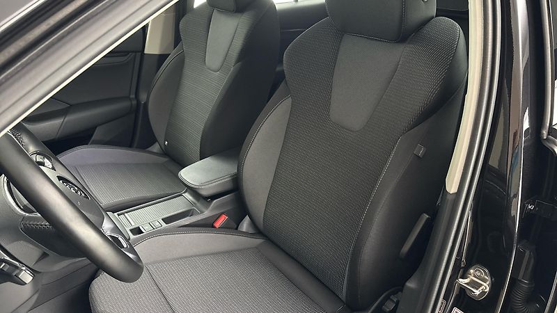 Škoda Octavia 2.0 TDI Ambition Combi - fotka 15 z 23