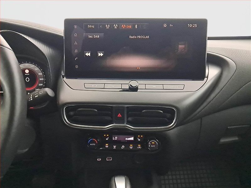 Nissan Juke (2024) N-Connecta 1.6 Hybrid - fotka 12 z 20