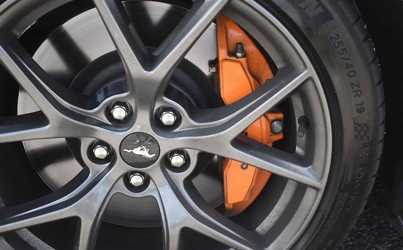 Ford Mustang Mach 1 způsobuje zkušeným řidičům opravdu libé pocity