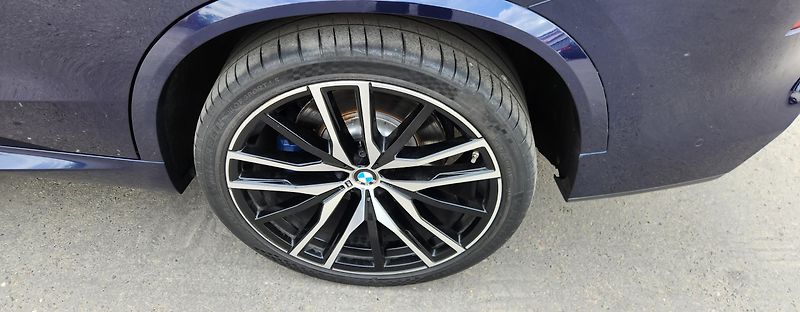 BMW X5 (2020) M50d SERVIS TAŽNÉ ČR IDIVIDUAL - fotka 28 z 48