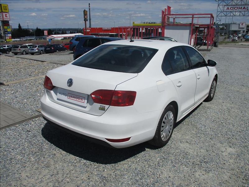 Volkswagen Jetta 1,6 TDI,klima,servis,1.maj,CZ, - fotka 8 z 27