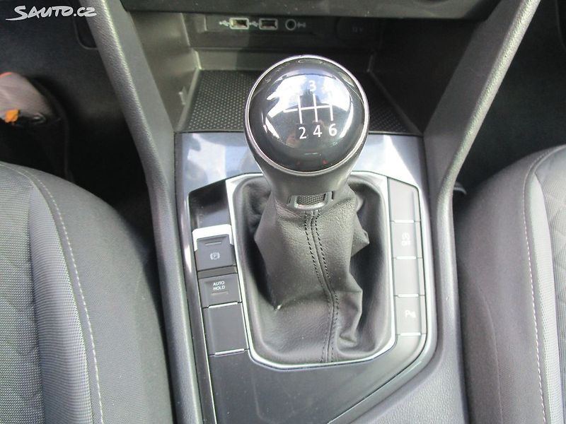 Volkswagen Tiguan 1,5TSI-96KW-NOVÁ STK+OLEJ - fotka 22 z 27