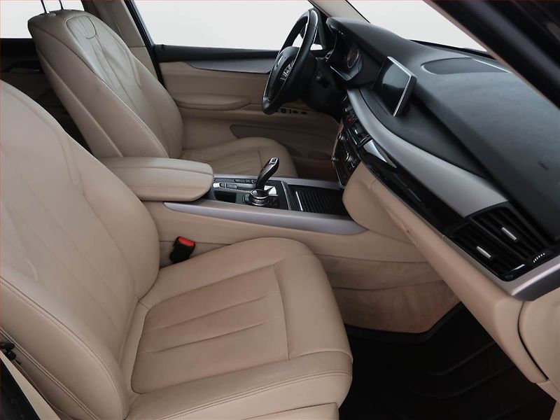 BMW X5 (2014) xDrive30d, 4X4, Automat, Kůže - fotka 9 z 23