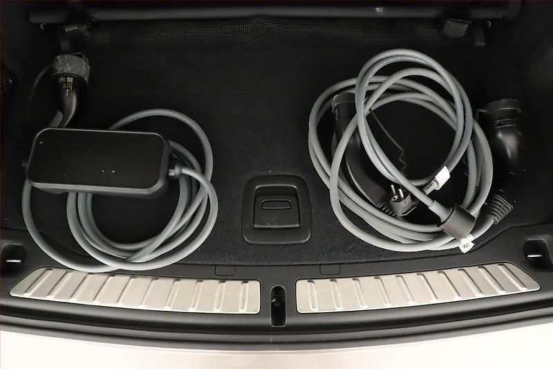 BMW iX3 (2022) 80 kWh, SoH 99% - fotka 13 z 20