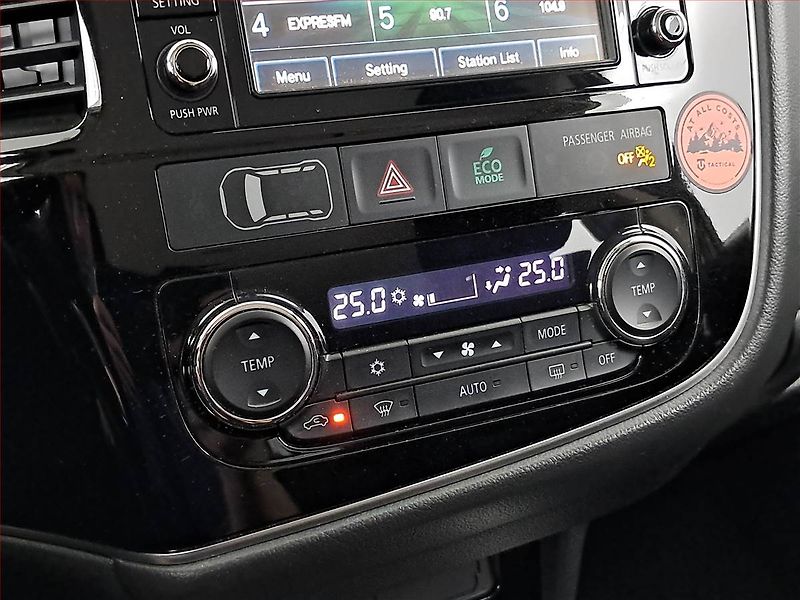 Mitsubishi Outlander (2017) 2.0, Tempomat, Park. senzory - fotka 14 z 17