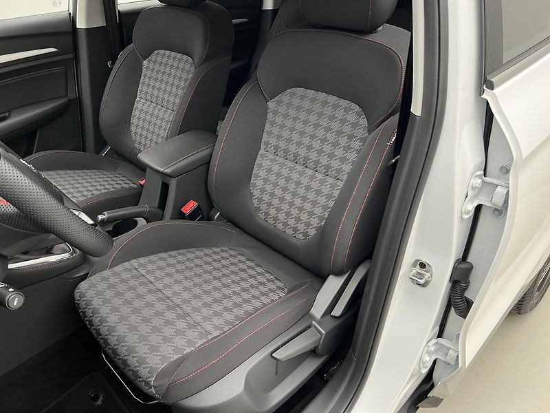 MG ZS 1.5 ESSENTIAL PLUS CZ 1.maj.  - fotka 15 z 38