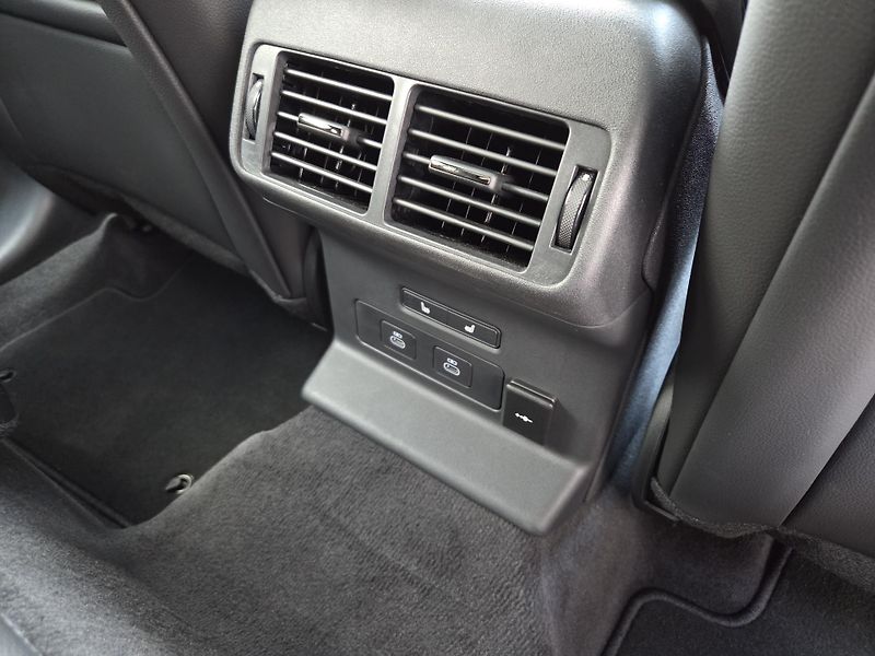 Land Rover Range Rover Velar (2026) P400e Dynamic SE PANO R21 TOP - fotka 12 z 61