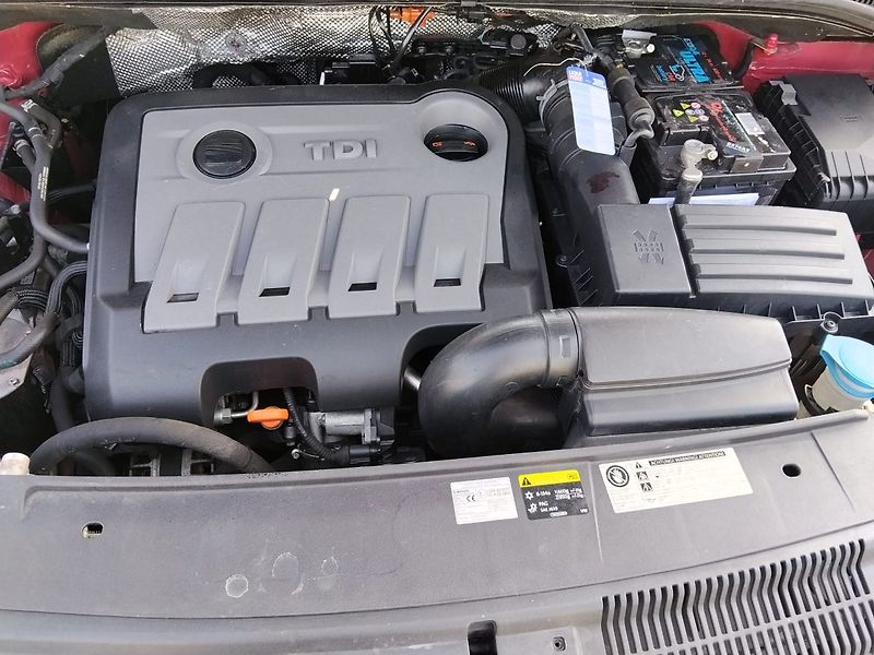 Seat Alhambra (2013) - fotka 17 z 45