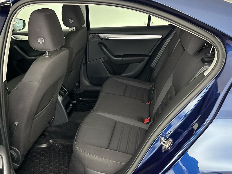 Škoda Octavia Ambition DSG - fotka 8 z 27