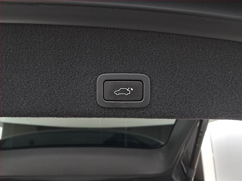Volvo XC60 (2017) D4, Automat, Kůže, Navi - fotka 16 z 17