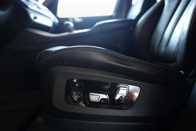BMW X5 M50d - fotka 23 z 27