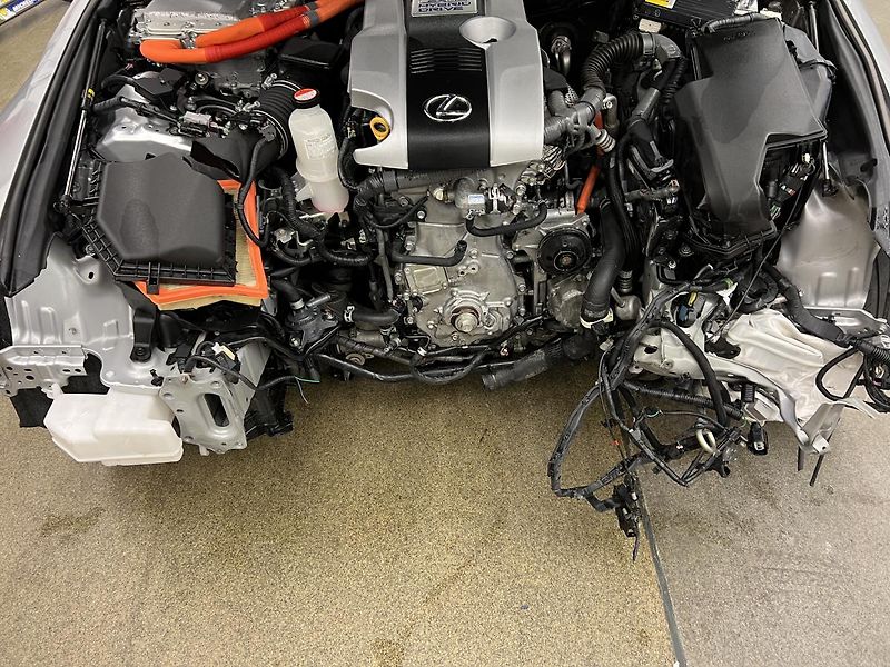 Lexus IS 300h 2.5l 133 kW - fotka 18 z 19