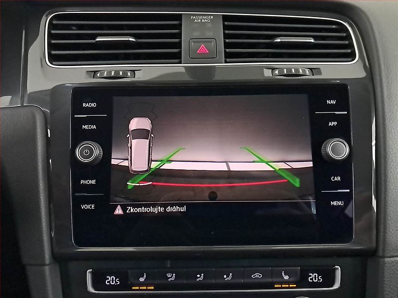 Volkswagen Golf (2020) 2.0 TDI, Navi, Tempomat - fotka 18 z 20