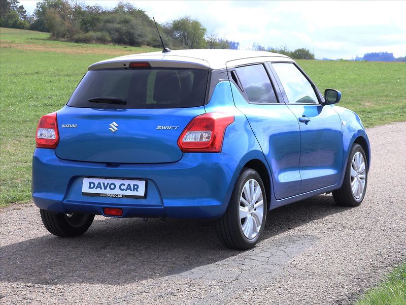 Suzuki Swift 1,2 DualJet 66kW Comfort 1.Maj - fotka 7 z 27