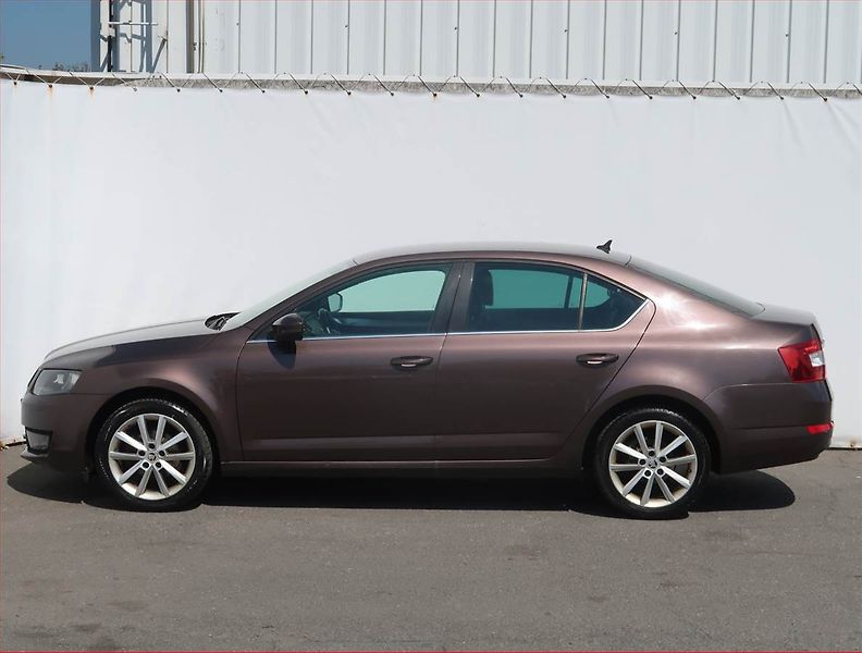 Škoda Octavia (2014) Elegance 1.2 TSI, Navi, Xenony - fotka 3 z 20