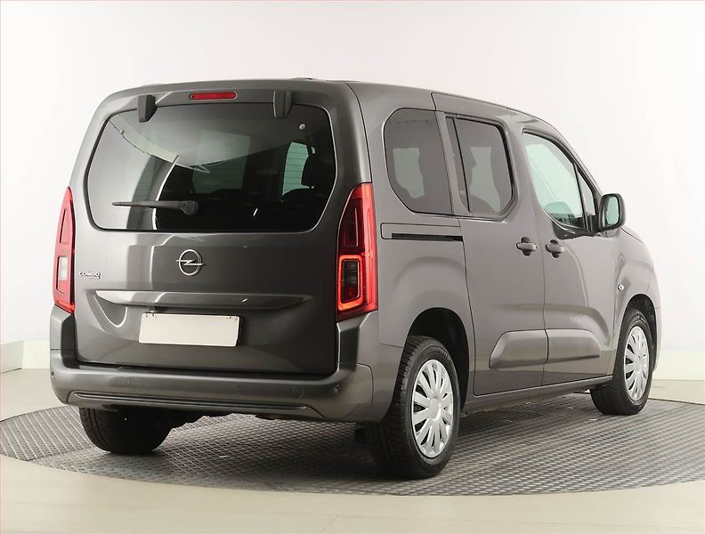 Opel Combo (2019) Enjoy 1.2 Turbo, 7Míst, 1Maj - fotka 5 z 22