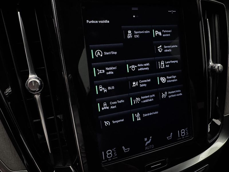 Volvo V60 CC D4 AWD MOMNETUM CZ 1.maj - fotka 34 z 44