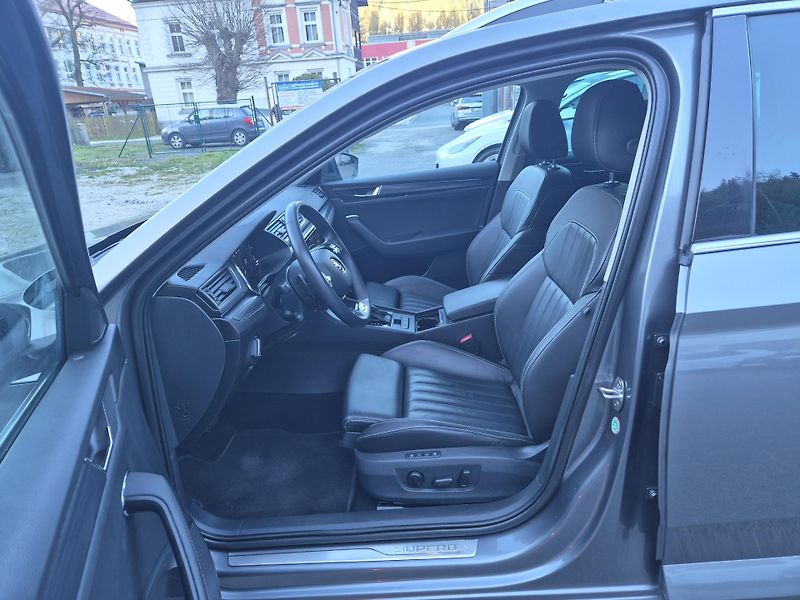 Škoda Superb Combi 2,0TDi DSG 110kw 17ALU - fotka 11 z 48