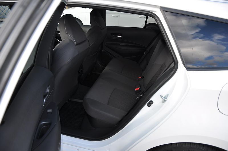 Toyota Corolla 1.8 Hybrid 72kW KOMBI - fotka 7 z 18